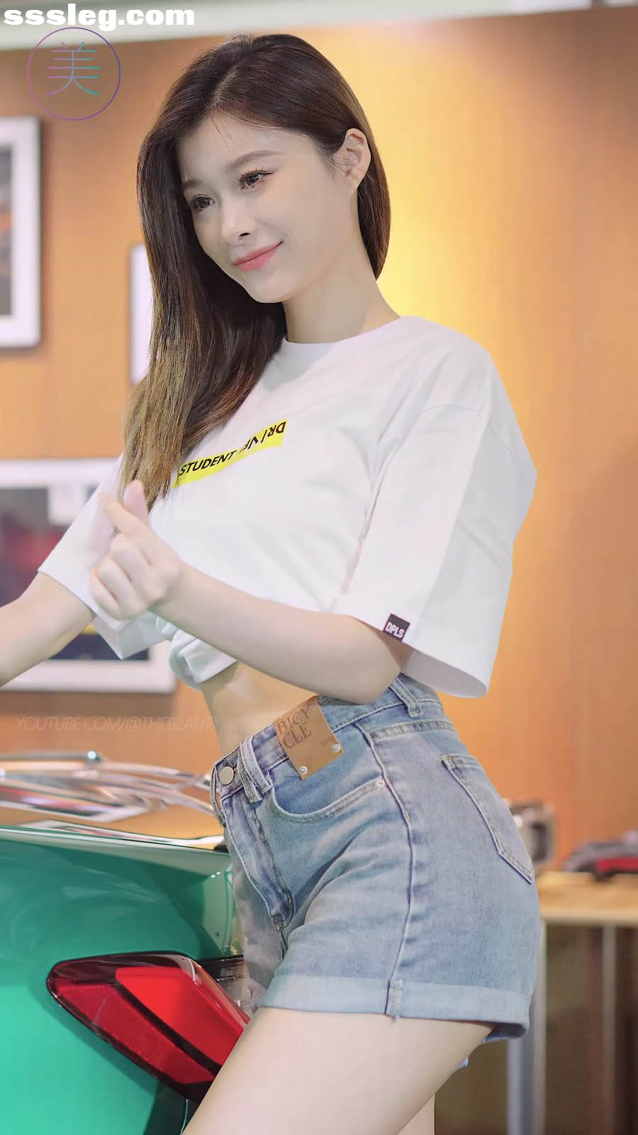 V (1).jpg