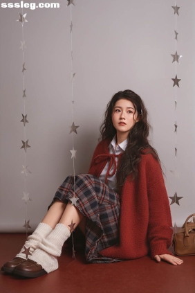 [YITUYU艺图语]2025.12.12 miumiu风圣简约圣诞照 楠楠[24P185M]