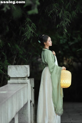 [YITUYU艺图语]2022.04.02 见山 梨一依[18P229M]