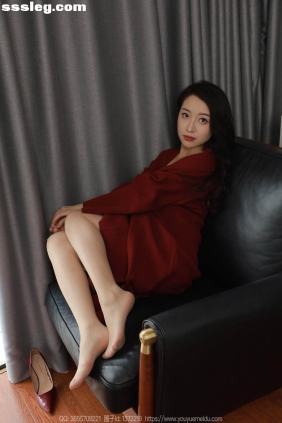 [IESS异思趣向] 丝享家1961 小婕 红色针织裙(上)