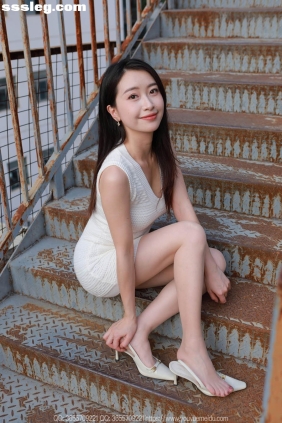 [IESS异思趣向] 丝享家2012 小婕 针织包臀裙[92P119M]