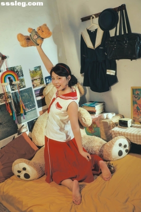 [YITUYU艺图语]2025.12.06 画报里的小女孩 小刺猬同学[13P141M]