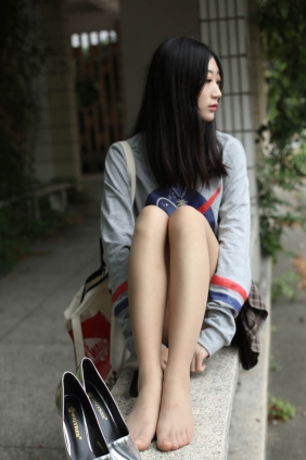 [奈丝写真] No.147 翼宁 石凳上的软妹[38P607M]