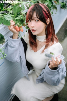 Ely_eee(ElyEE子) Strawberry Picking[34P+2V128M]